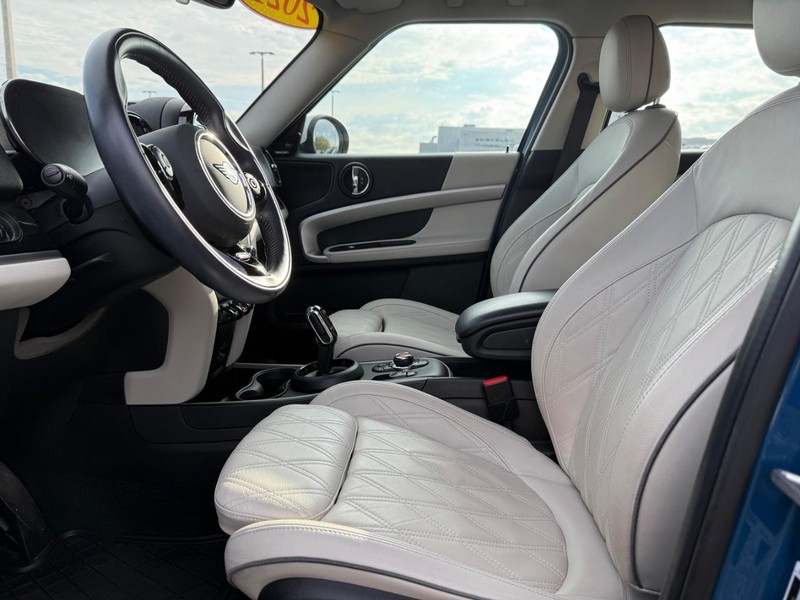 MINI Countryman Vehicle Full-screen Gallery Image 19