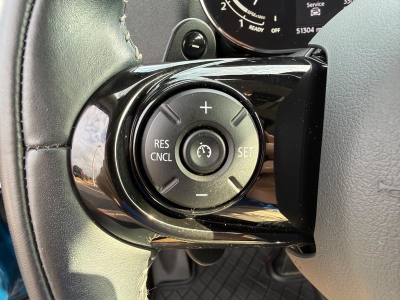 MINI Countryman Vehicle Full-screen Gallery Image 21