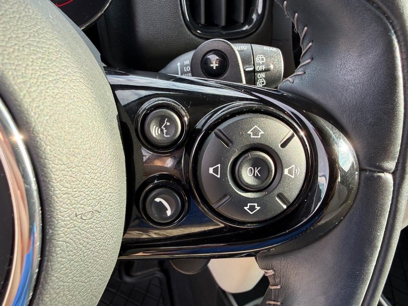 MINI Countryman Vehicle Full-screen Gallery Image 22