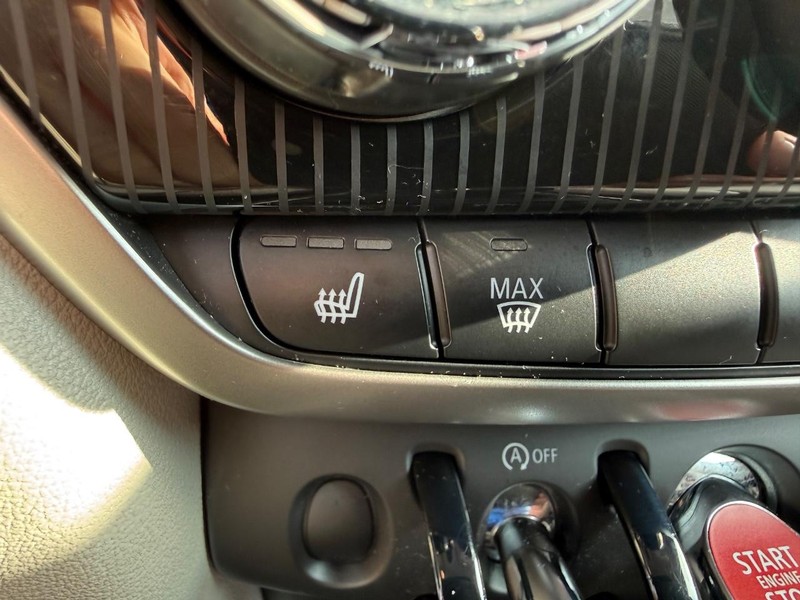 MINI Countryman Vehicle Full-screen Gallery Image 23