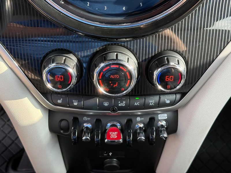 MINI Countryman Vehicle Full-screen Gallery Image 27