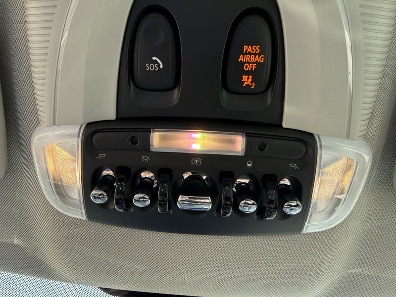 MINI Countryman Vehicle Full-screen Gallery Image 30