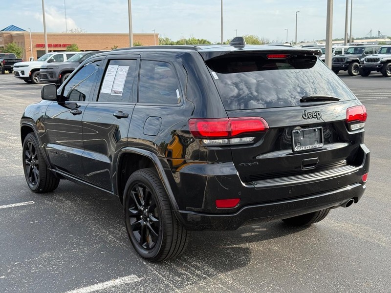 Jeep Grand Cherokee Vehicle Full-screen Gallery Image 5