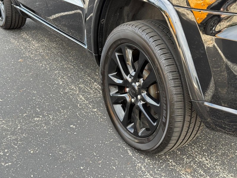Jeep Grand Cherokee Vehicle Full-screen Gallery Image 6