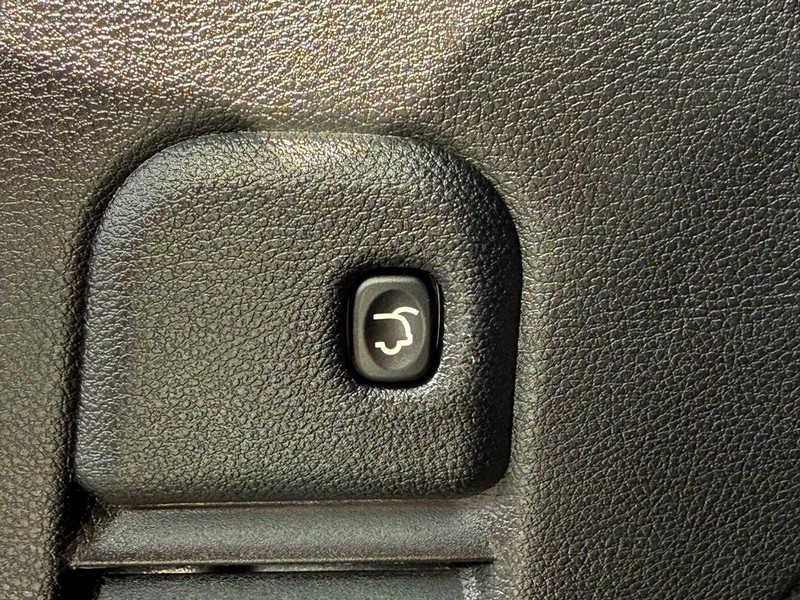 Jeep Grand Cherokee Vehicle Full-screen Gallery Image 8