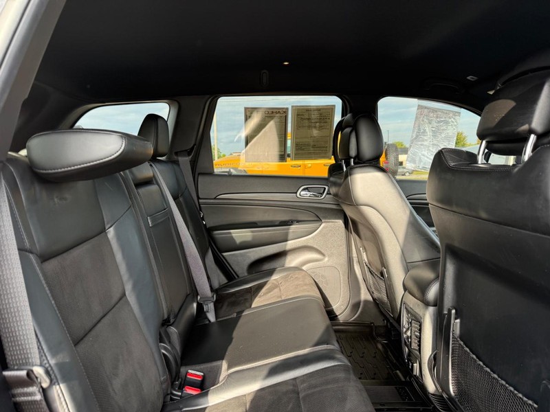 Jeep Grand Cherokee Vehicle Full-screen Gallery Image 11