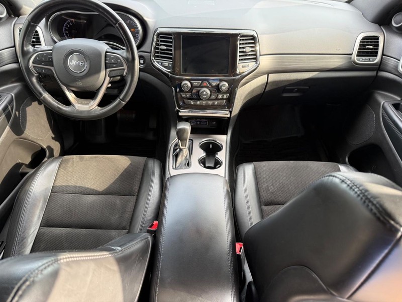 Jeep Grand Cherokee Vehicle Full-screen Gallery Image 13