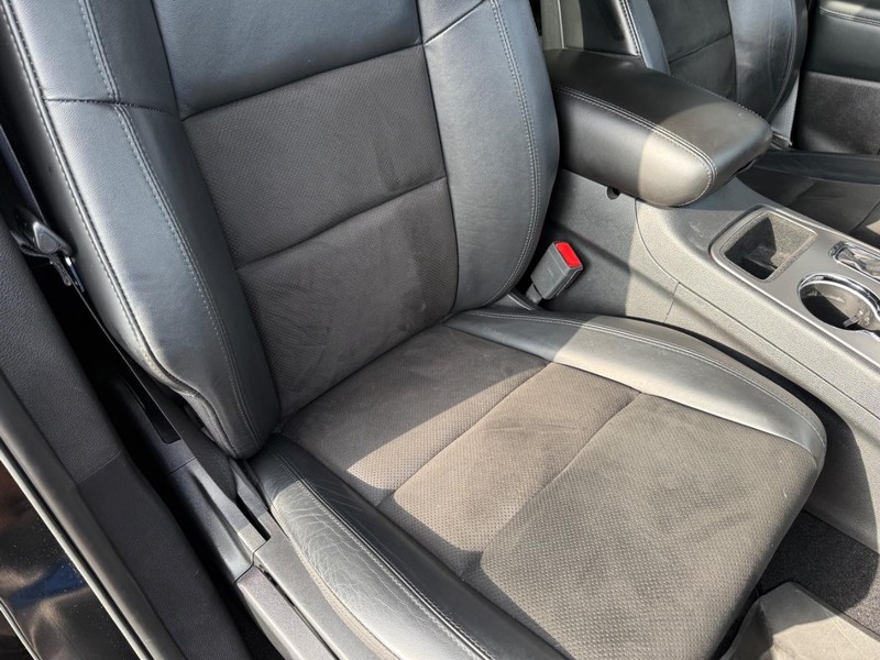Jeep Grand Cherokee Vehicle Full-screen Gallery Image 16