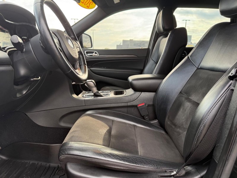 Jeep Grand Cherokee Vehicle Full-screen Gallery Image 18