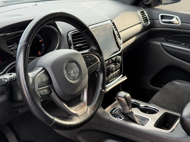Jeep Grand Cherokee Vehicle Full-screen Gallery Image 19
