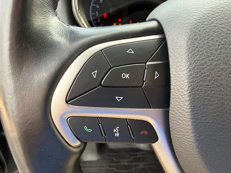 Jeep Grand Cherokee Vehicle Full-screen Gallery Image 20