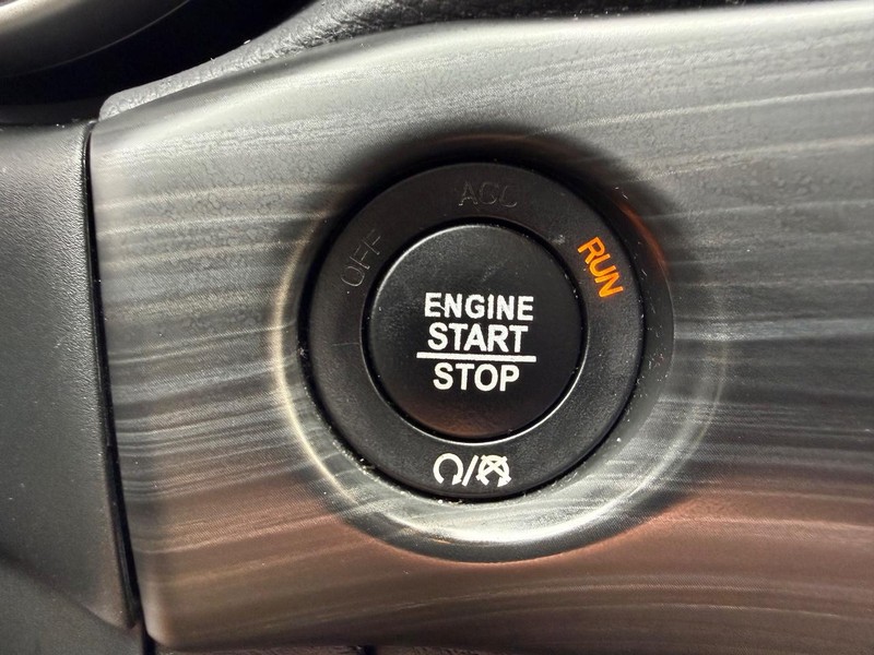 Jeep Grand Cherokee Vehicle Full-screen Gallery Image 22