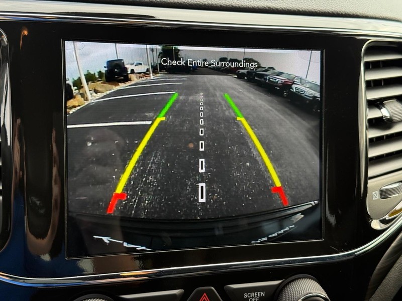 Jeep Grand Cherokee Vehicle Full-screen Gallery Image 25