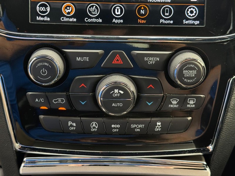 Jeep Grand Cherokee Vehicle Full-screen Gallery Image 26