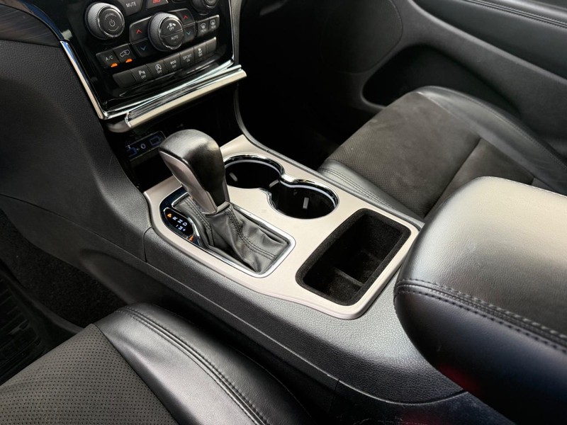 Jeep Grand Cherokee Vehicle Full-screen Gallery Image 27