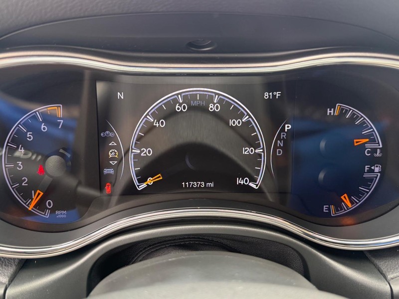 Jeep Grand Cherokee Vehicle Full-screen Gallery Image 29