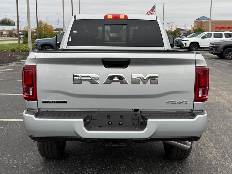 Ram 2500 Vehicle Full-screen Gallery Image 4