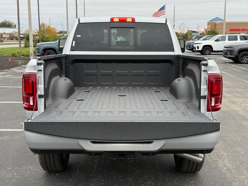 Ram 2500 Vehicle Full-screen Gallery Image 7