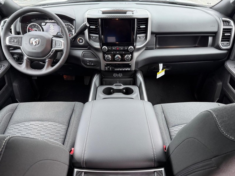 Ram 2500 Vehicle Full-screen Gallery Image 12