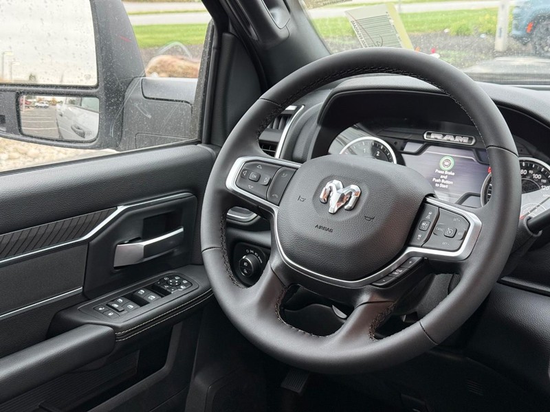 Ram 2500 Vehicle Full-screen Gallery Image 13