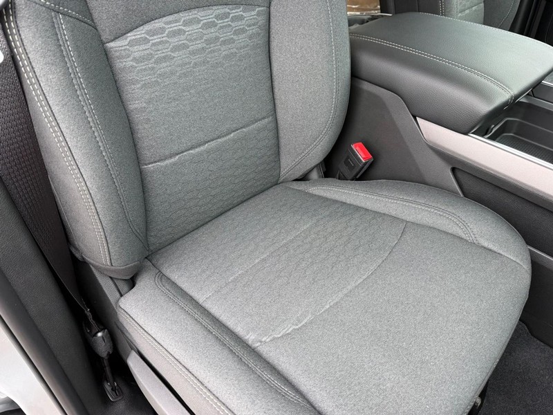 Ram 2500 Vehicle Full-screen Gallery Image 15