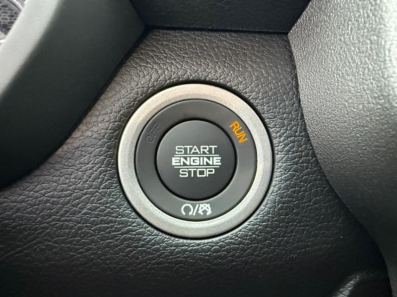 Ram 2500 Vehicle Full-screen Gallery Image 21