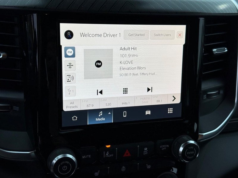 Ram 2500 Vehicle Full-screen Gallery Image 24