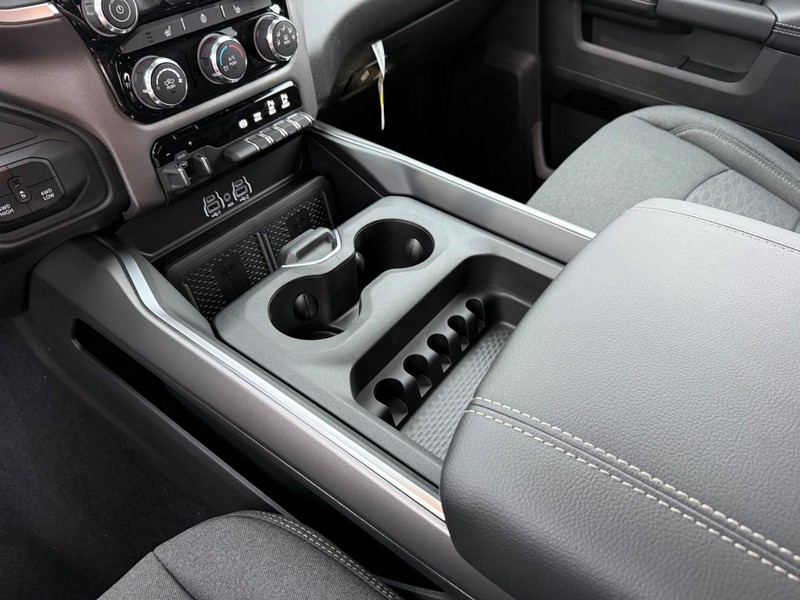 Ram 2500 Vehicle Full-screen Gallery Image 27