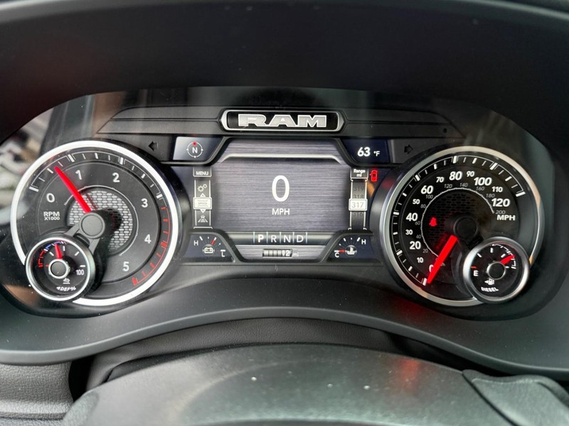Ram 2500 Vehicle Full-screen Gallery Image 29