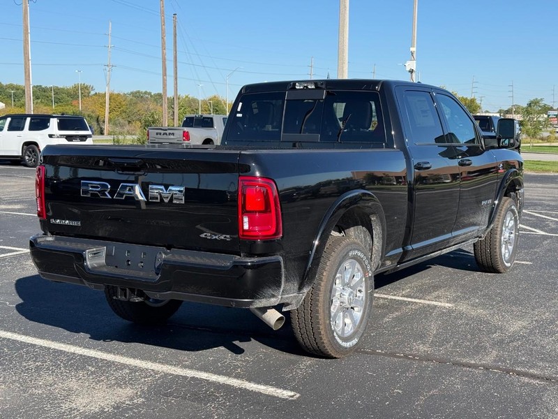 Ram 2500 Vehicle Full-screen Gallery Image 3