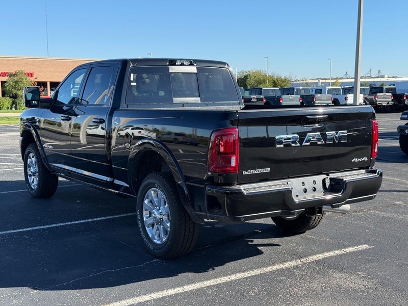 Ram 2500 Vehicle Full-screen Gallery Image 5