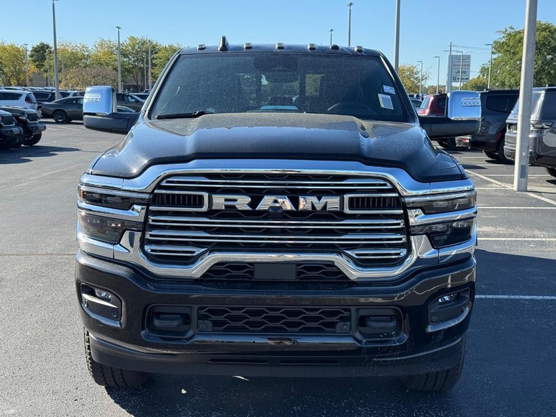 Ram 2500 Vehicle Full-screen Gallery Image 9