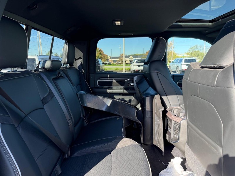 Ram 2500 Vehicle Full-screen Gallery Image 10