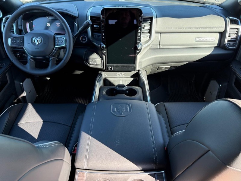 Ram 2500 Vehicle Full-screen Gallery Image 13