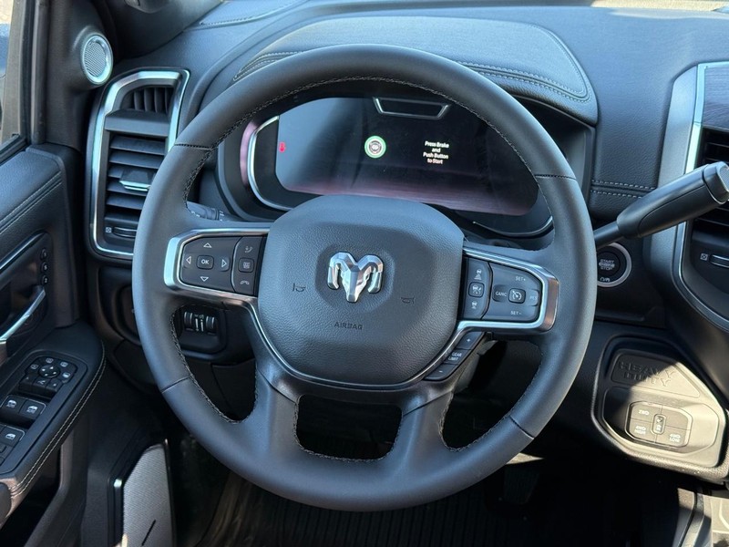 Ram 2500 Vehicle Full-screen Gallery Image 14