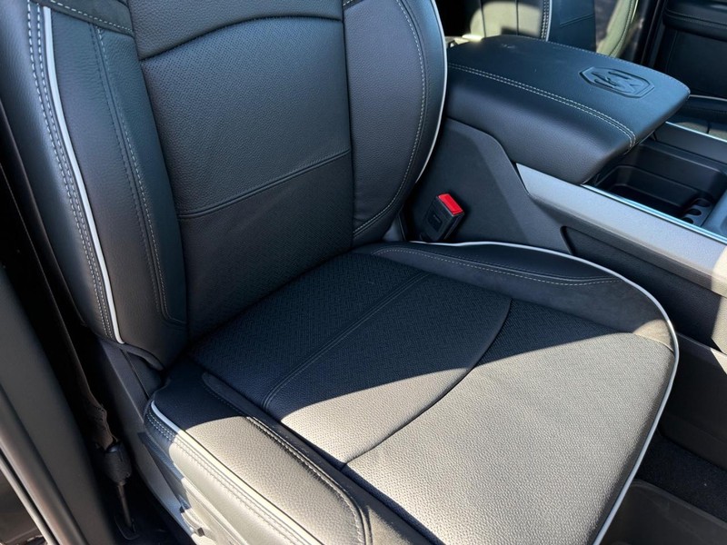Ram 2500 Vehicle Full-screen Gallery Image 16