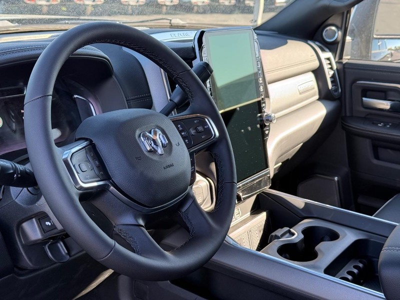Ram 2500 Vehicle Full-screen Gallery Image 19