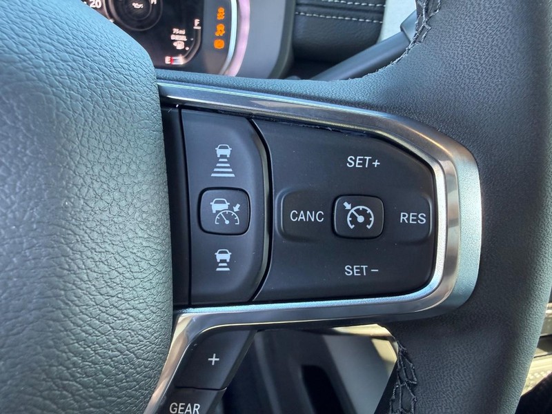 Ram 2500 Vehicle Full-screen Gallery Image 21