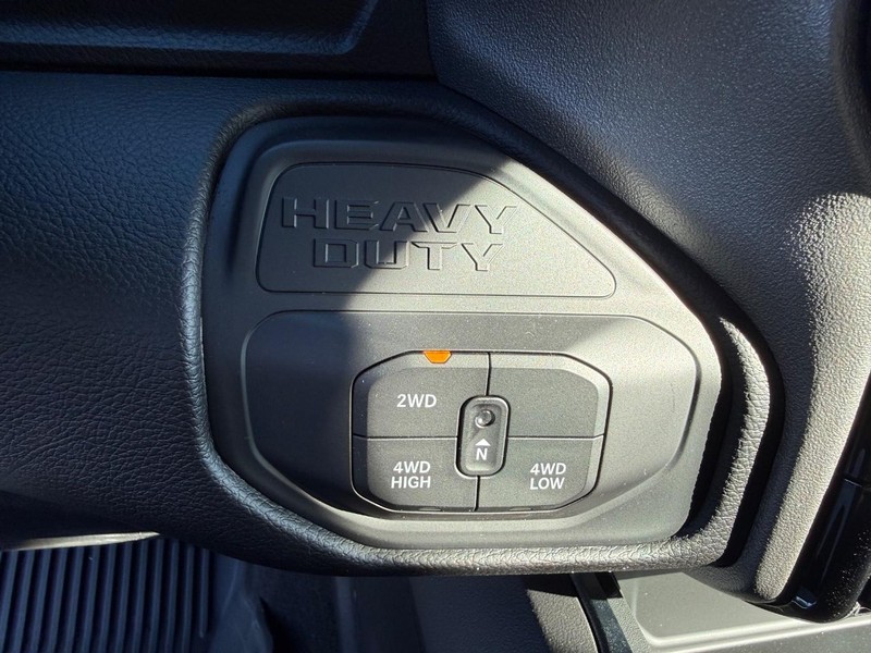 Ram 2500 Vehicle Full-screen Gallery Image 23