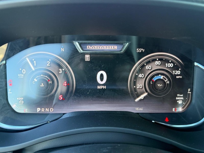 Ram 2500 Vehicle Full-screen Gallery Image 29