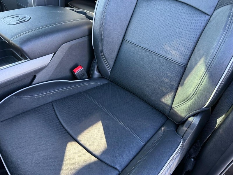 Ram 2500 Vehicle Full-screen Gallery Image 31