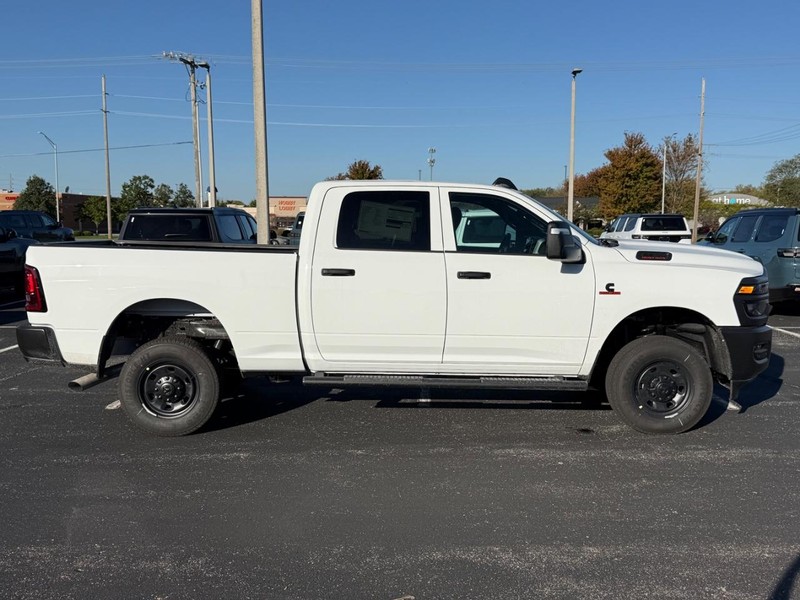 Ram 2500 Vehicle Full-screen Gallery Image 2