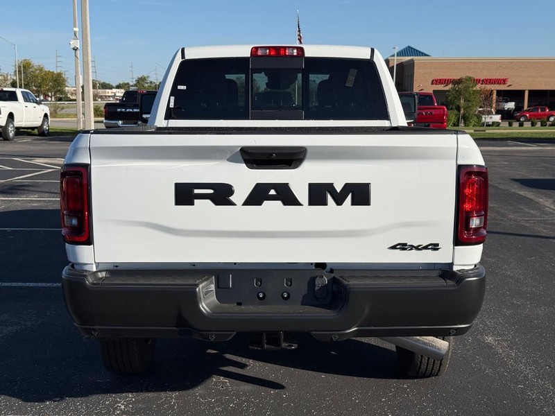 Ram 2500 Vehicle Full-screen Gallery Image 4