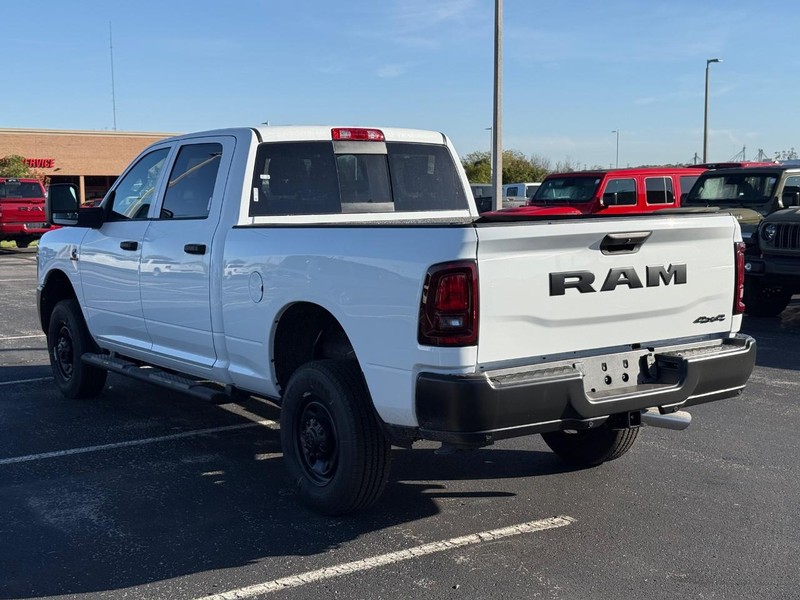 Ram 2500 Vehicle Full-screen Gallery Image 5
