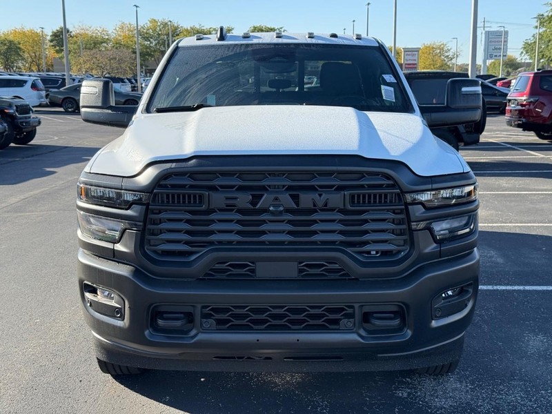 Ram 2500 Vehicle Full-screen Gallery Image 9