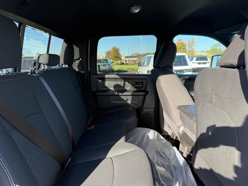 Ram 2500 Vehicle Full-screen Gallery Image 10
