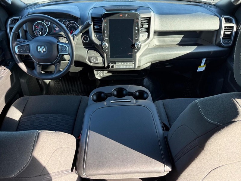 Ram 2500 Vehicle Full-screen Gallery Image 12