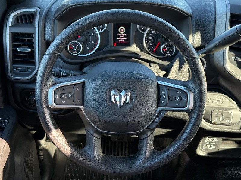 Ram 2500 Vehicle Full-screen Gallery Image 13