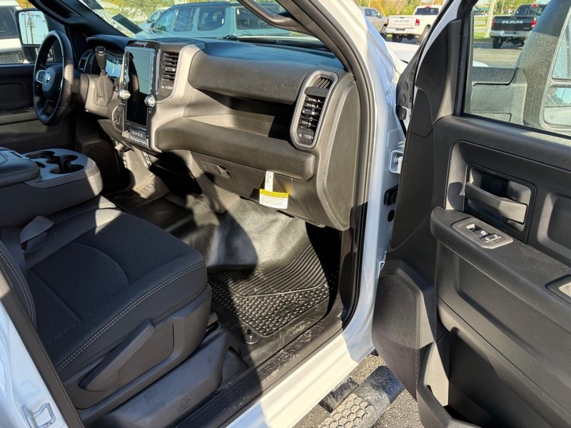 Ram 2500 Vehicle Full-screen Gallery Image 14