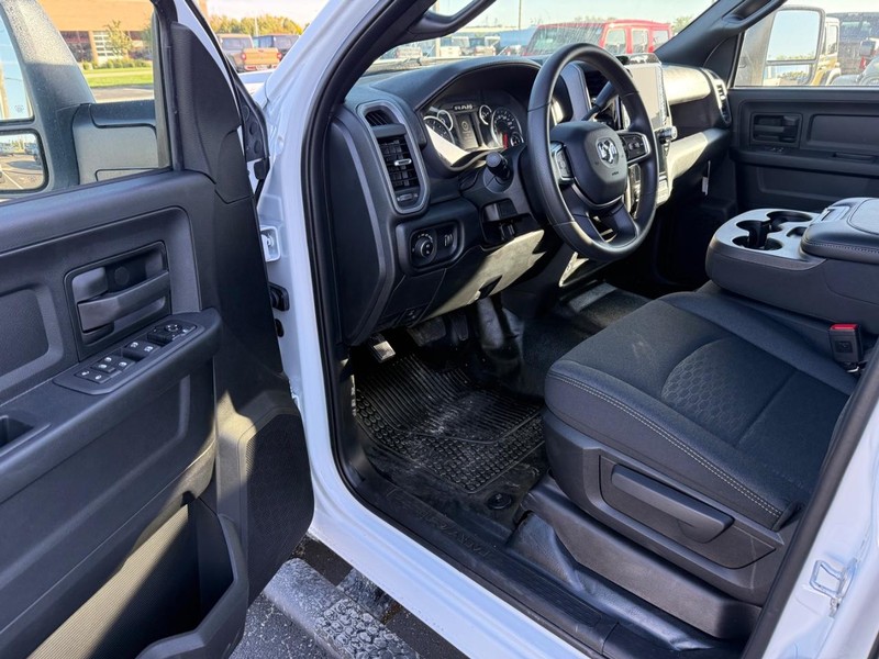 Ram 2500 Vehicle Full-screen Gallery Image 16